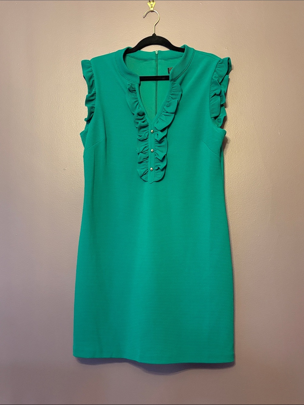 Jessica Howard Stunning Sleeveless Green Ruffle-Trim Dress with Gold Buttons